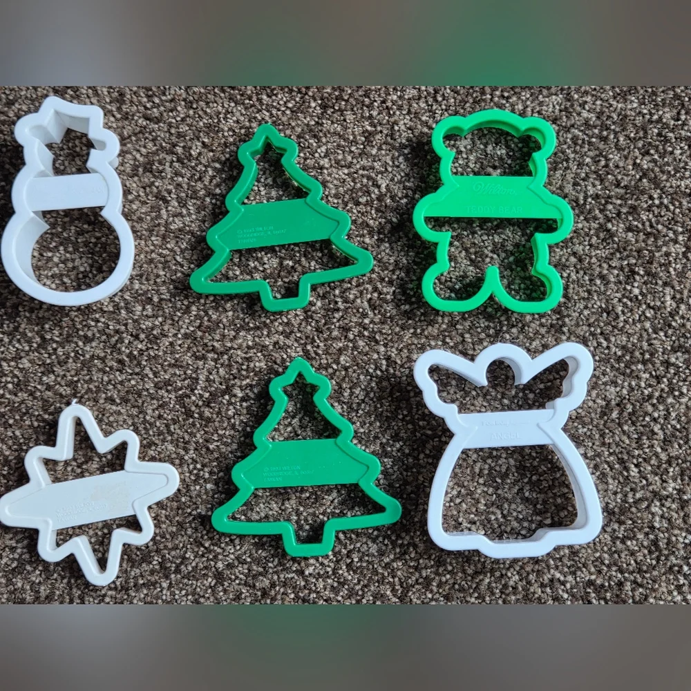 Lot of 12 WILTON / FOX RUN Plastic COOKIE CUTTERS Christmas Halloween